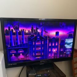 32” Emerson Tv w/ Roku Device (: 