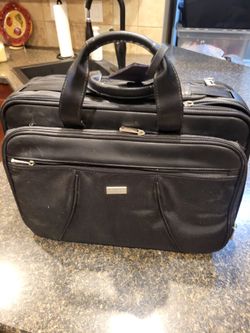 US Luggage New York black nylon/leather laptop case / briefcase / travel bag with multiple zipper compartments