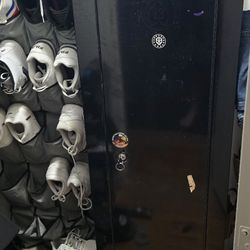 Stack-On Cabinet 