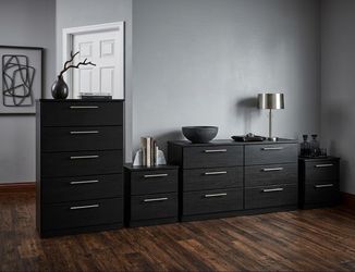 Dresser, Chest and 2 Nightstands / Cómoda, Gavetero y 2 Mesitas de Noche