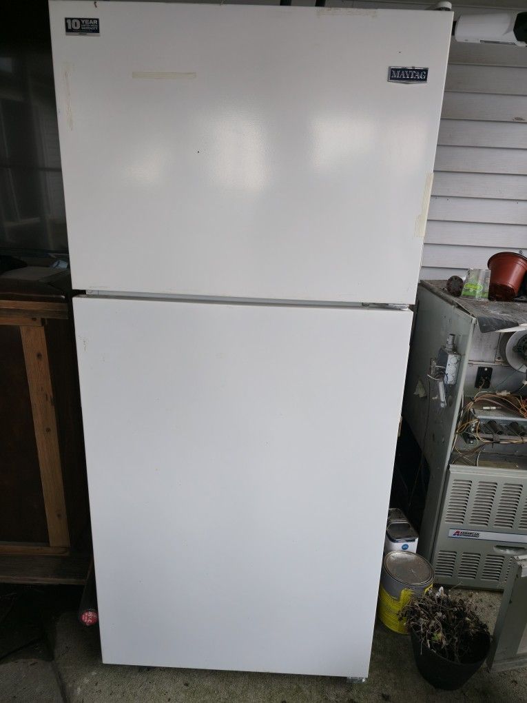 Refrigerator Mayrag