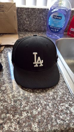 2 FITTED HATS 7 1/4
