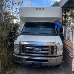 E 350 Ford Van 
