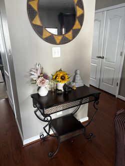 Entrance Table With Mirror 