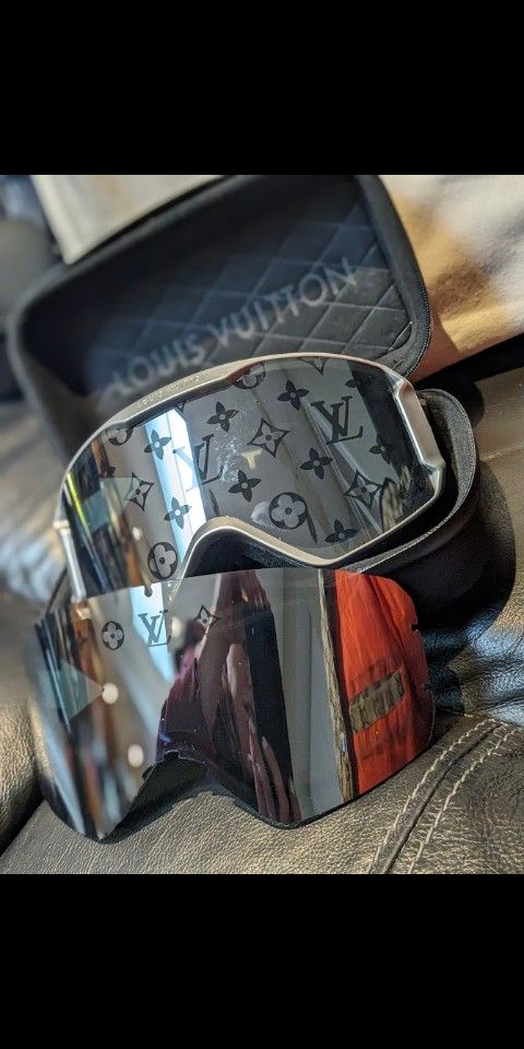 Preloved Louis Vuitton Silver Framed Chrome Monogram  SKI GOGGLES & Extra Chrome Lens & Case
