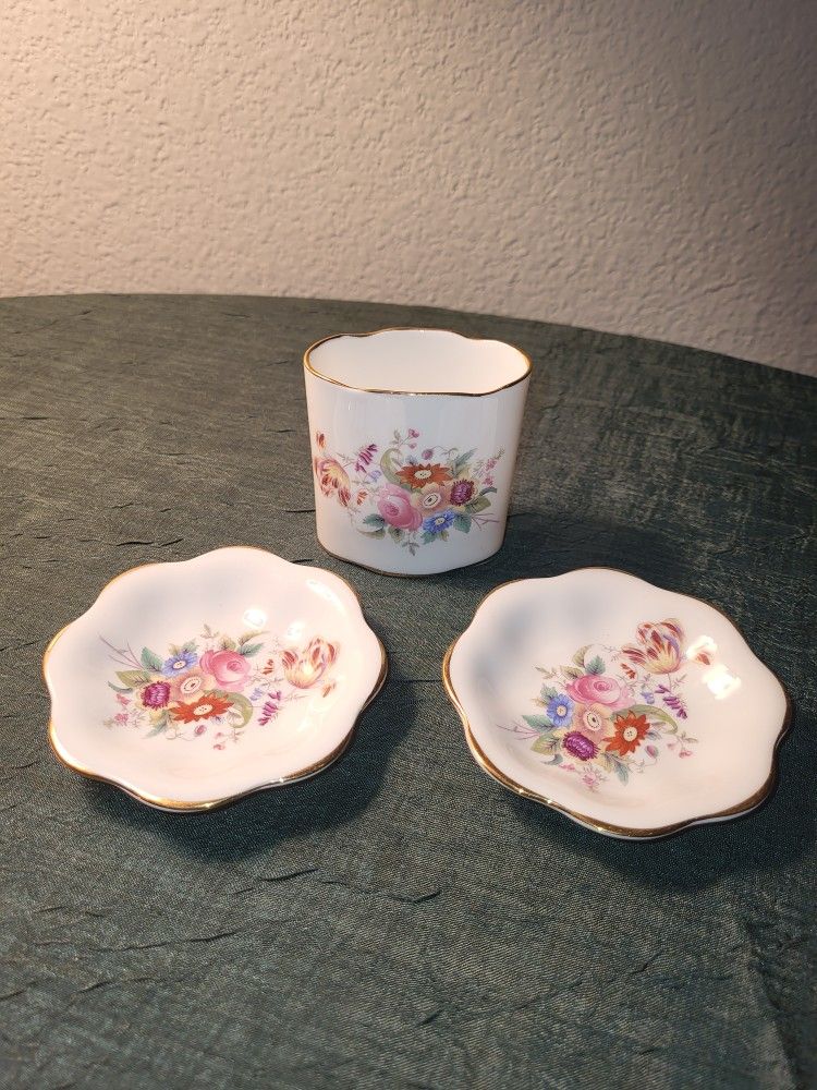 Bone China VINTAGE Mini Ashtrays & Cigarette Holder
