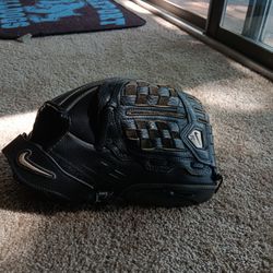 Nike Youth Baseball Glove