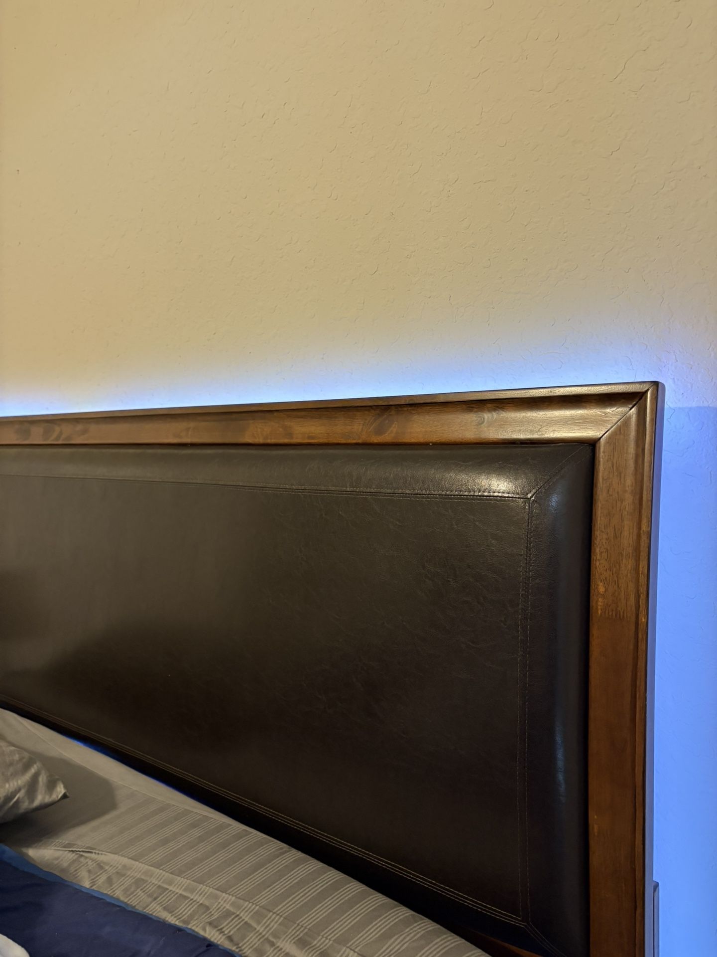 QUEEN SIZE BED PLATFORM FRAME