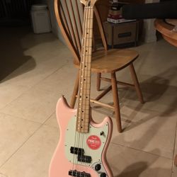 Shell Pink Mustang Short Scale 4 String Bass guitar 