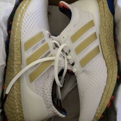 Adidas Ultra Boost 5.0 DNA Size 9.5