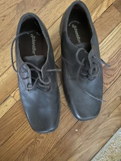 Size 11 mens shoes 