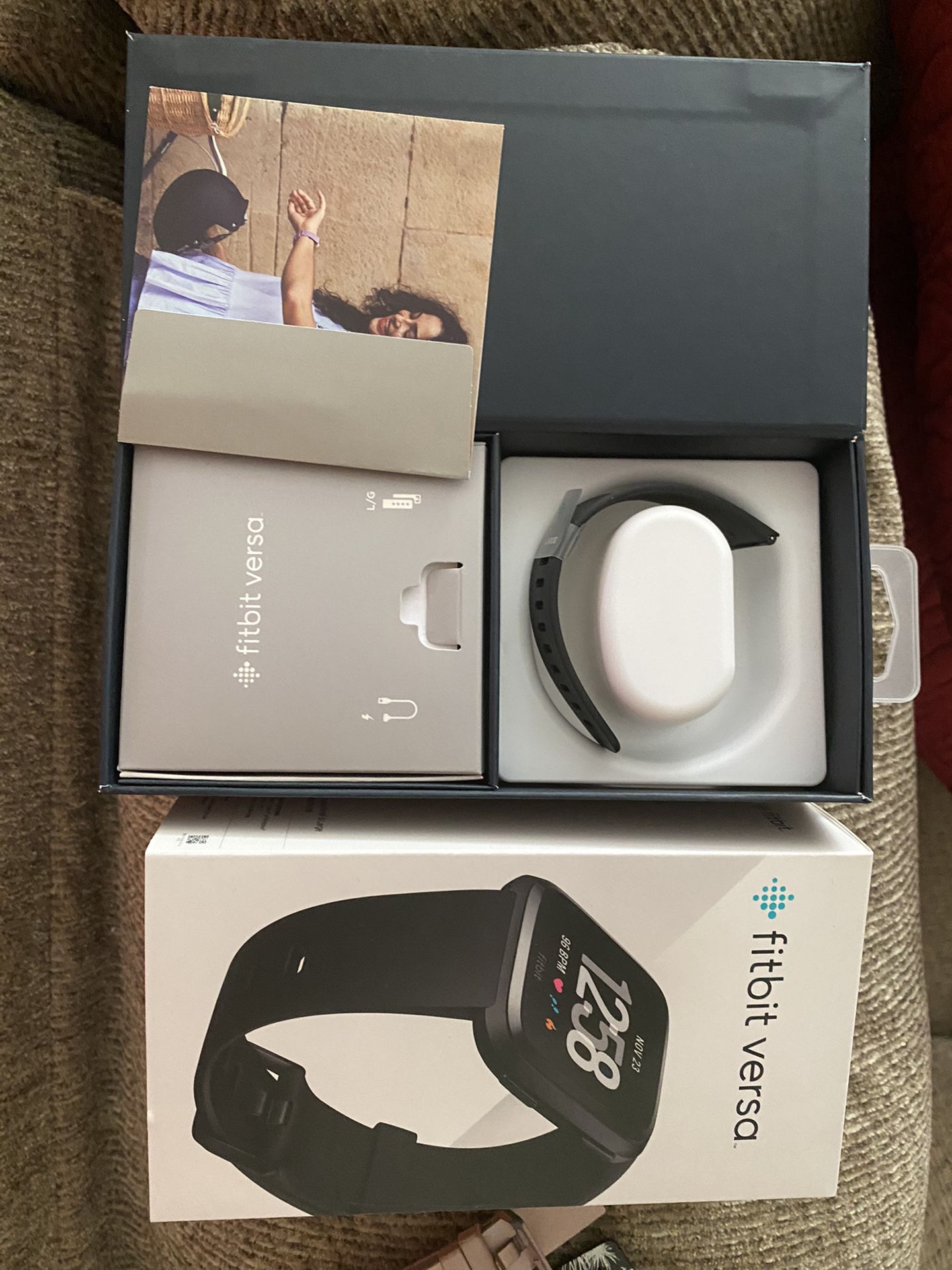 FitBit Versa 1 with charger & extra bands