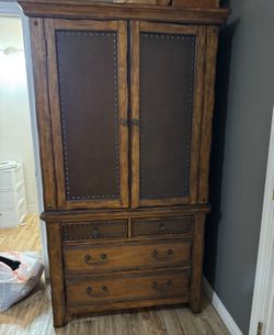 Entertainment Center And End Table