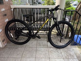 Trek Marlin 4 Gen 3 2026 Bicycle - Matte Dark Web Medium/Large