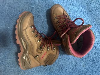 Sz 7 woman Lowa gtx Goretex Vibram renegade boot