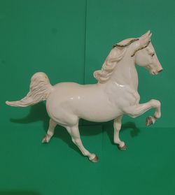 Breyer Horse Commander Albino Five Gaiter is a 9.5" tall - Good Condition.