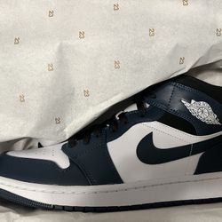 Jordan 1 Mid 