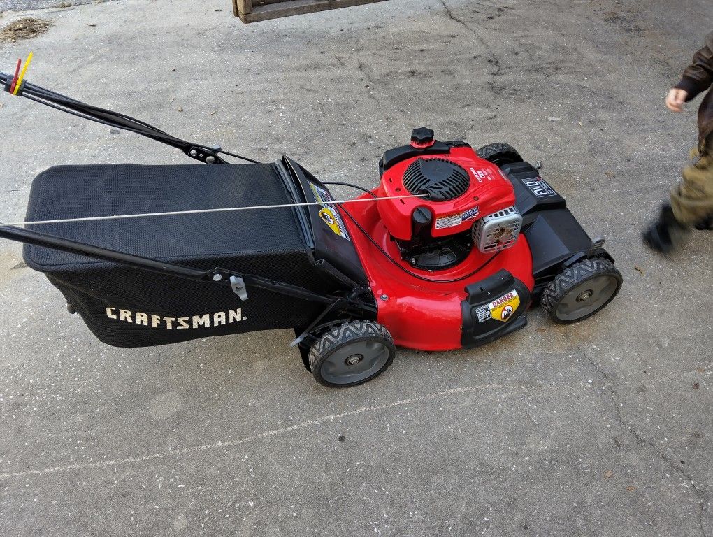 Craftsman M220 Self Propelled Gas Lawn Mower