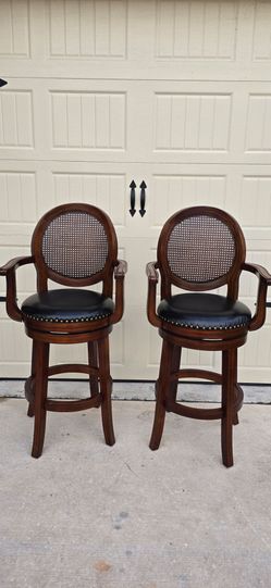 FLASH FURNITURE 30" BARSTOOLS (2)