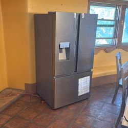 Refrigerator (Hisense)