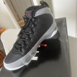 Jordan 9 Black . Grey . Red 