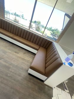 Restaurant booth