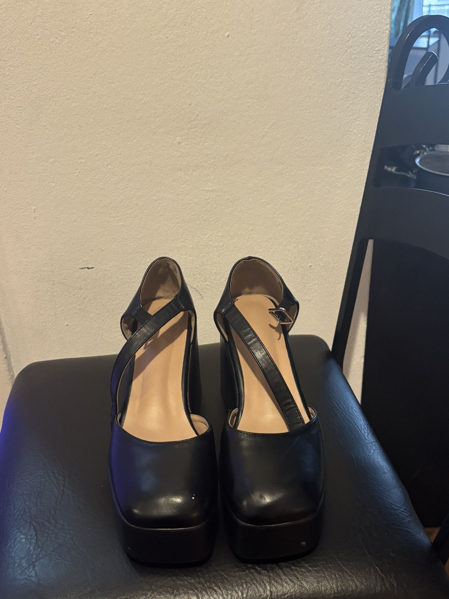 BLACK HEELS