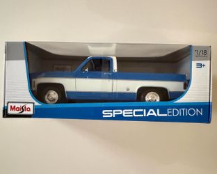 Maisto 1/18 Special Edition Blue Squarebody  1974 Chevrolet C10 Cheyenne Super