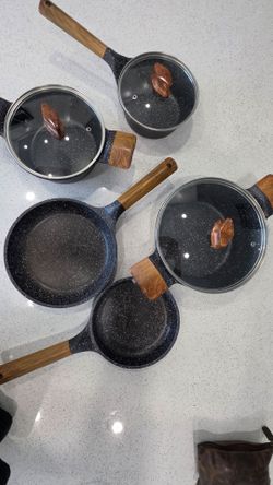 Set of pot and pans