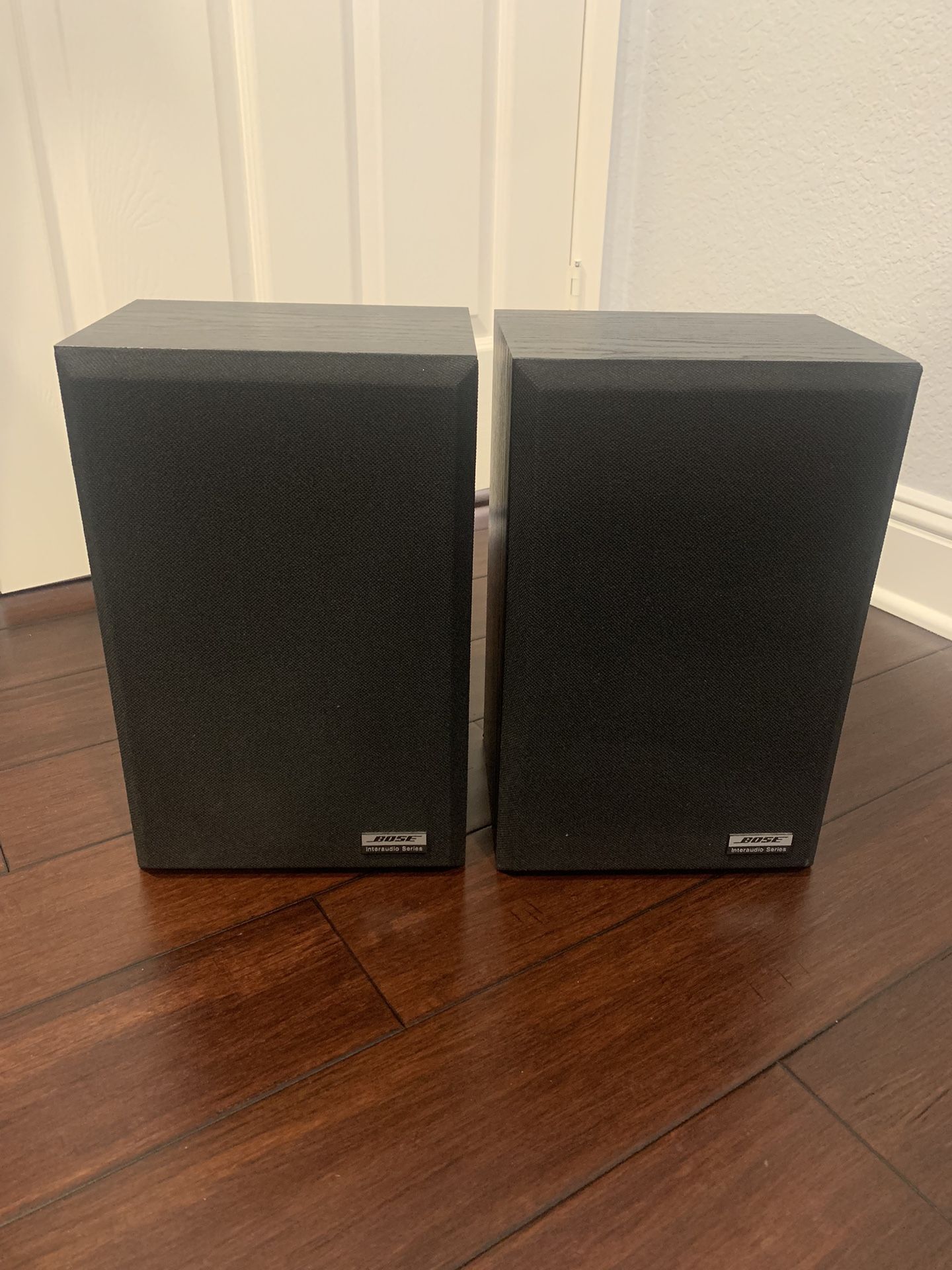 Bose Interaudio 2000 Bookshelf Speakers Black