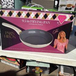 Paris Hilton Pan