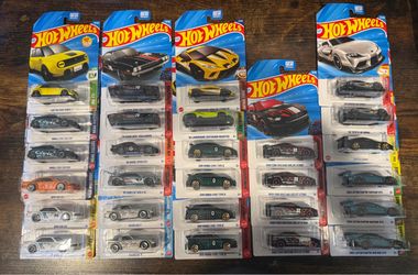 Hot Wheels Die-Cast Car Collection Lot total of 28 cars