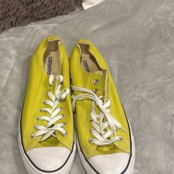New Men’s Converse Size 11