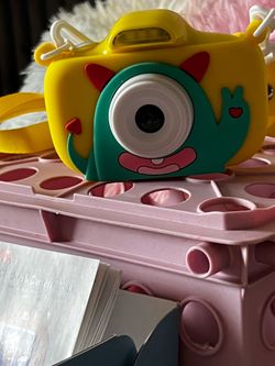 DIGITAL CAMERA