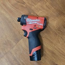 Milwaukee M12 FUEL Impact Driver Compact 2.0Ah