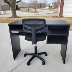 Sturdy Heavy Black Desk With Chair. 
