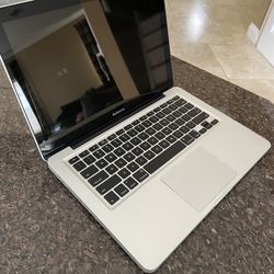 2011 Macbook Pro 13 2.3Ghz i5 8GB 640GB