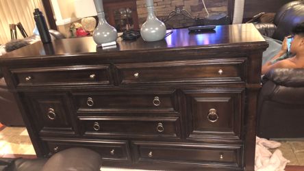 Dresser