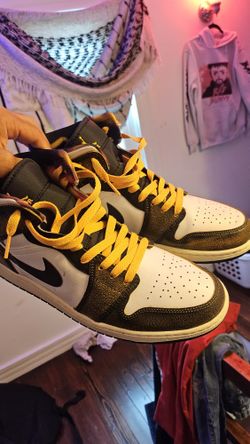 Jordin 1 Mid SE Wear Away Size 11