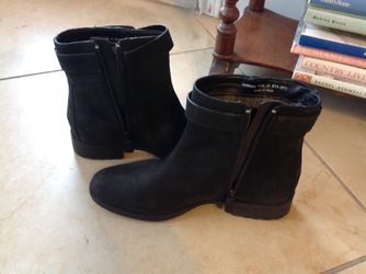 Sz 7 1/2 boots COLE HAAN like new.