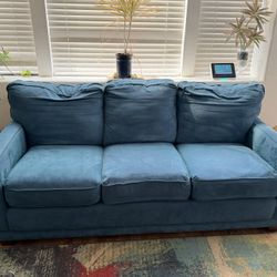 Blue/green Couch 