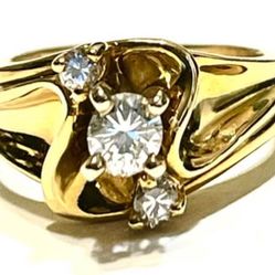 Woman’s -Modern 14k solid yellow gold natural Diamonds Wedding set size 5.75