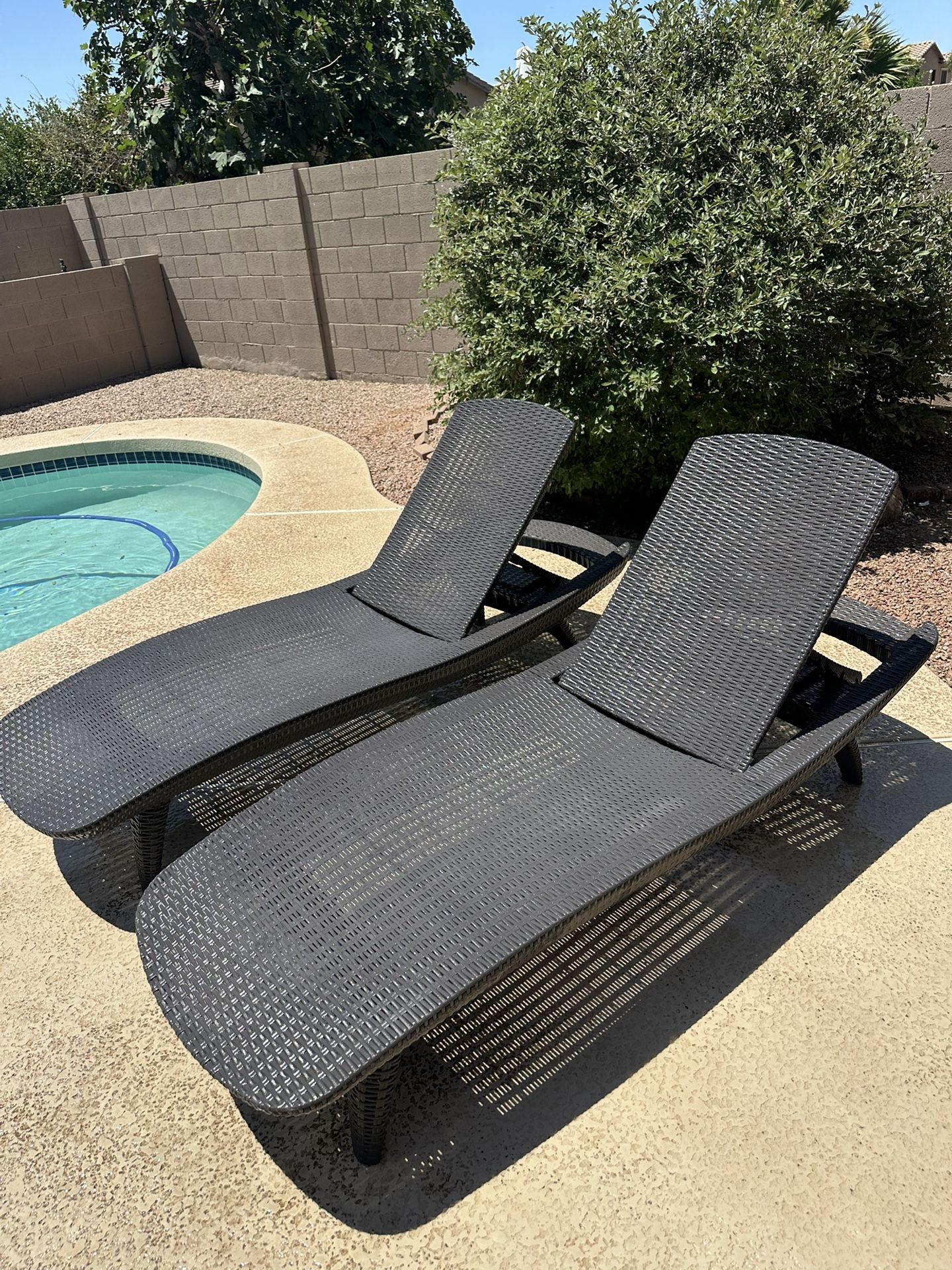 2 Wicker Chaise Lounge Chairs