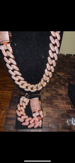 Beautiful heavy thick rosegold 22in Cuban link with 8in bracelet set