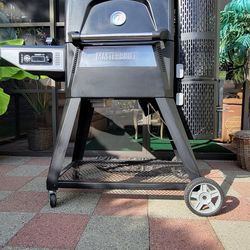 BBQ Masterbuilt® Gravity Series® 560 Digital Charcoal Grill and Smoker with Digital Control, App Connectivity and 560 Cooking Square Inches in Black