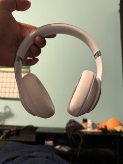 Beats Studio Pro Wireless Headphones White