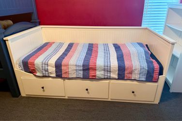 White Daybed with Storage Drawers
