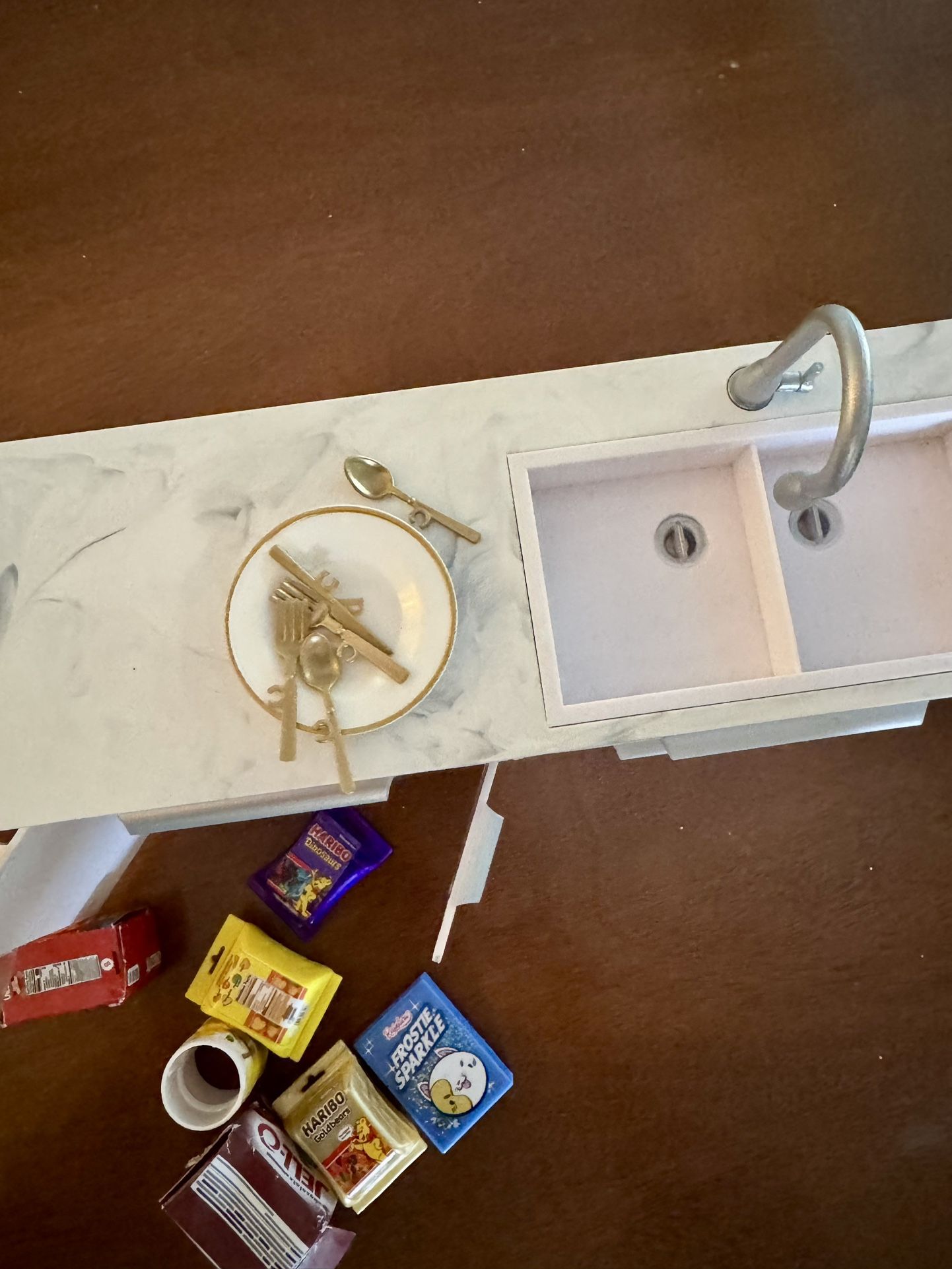 Kitchen sink With Food For Pantry