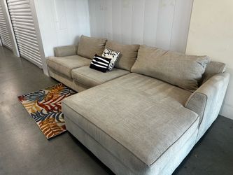 LARGE BEIGE SECTIONAL COUCH W/ FREE DELIVERY