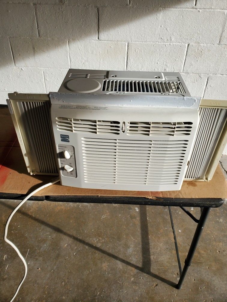 KENMORE 5000 BTU A/C UNIT STRONG COLD AIR WORKS GREAT QUIET EFFICIENT UNIT